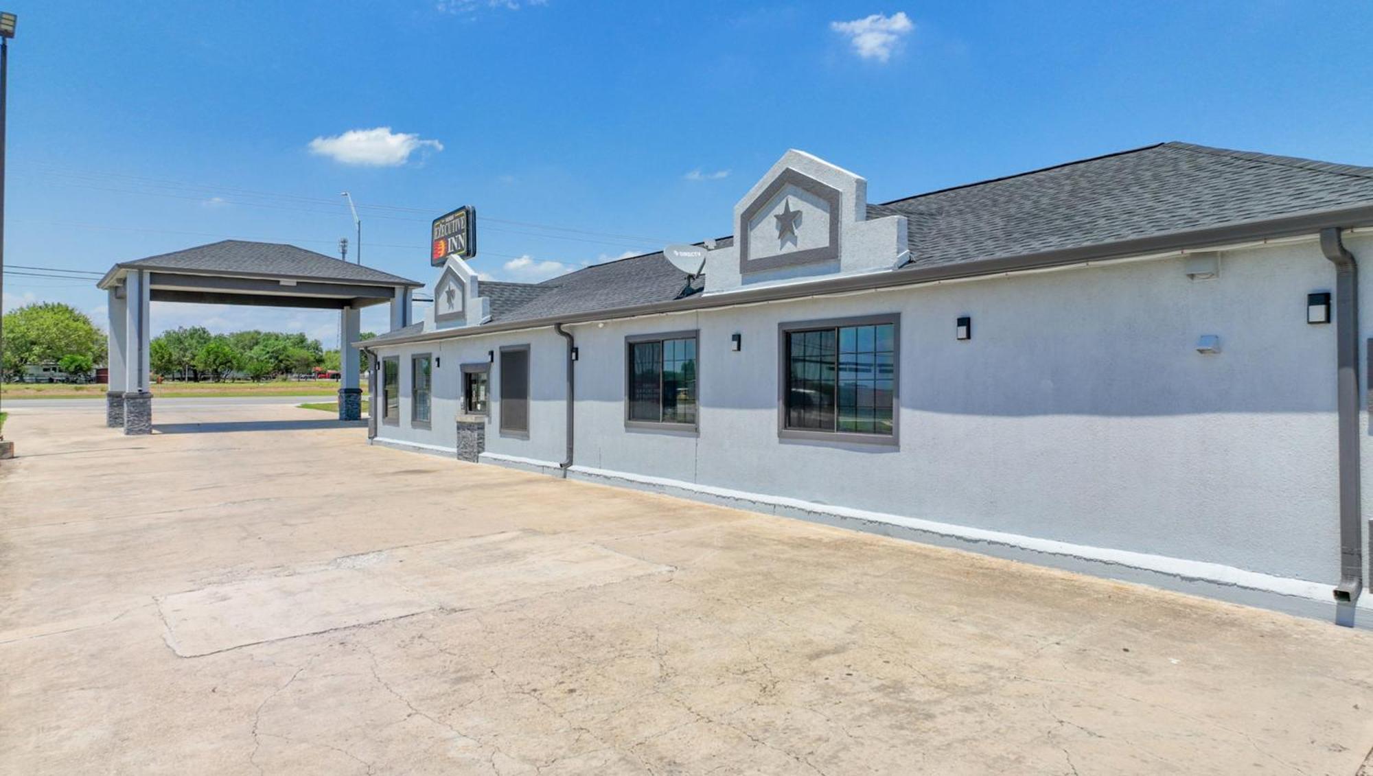Executive Inn Hondo Exterior photo