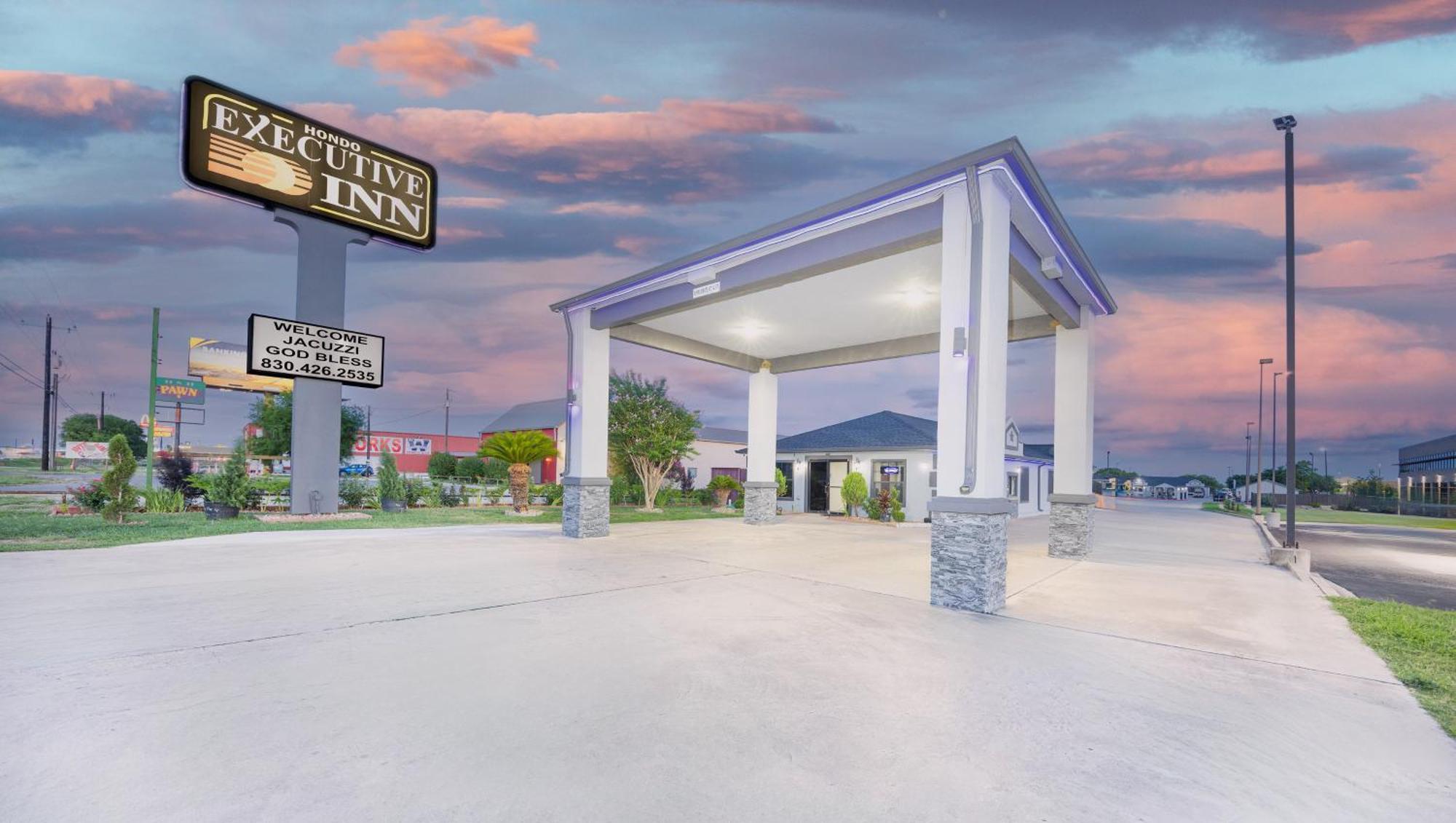Executive Inn Hondo Exterior photo
