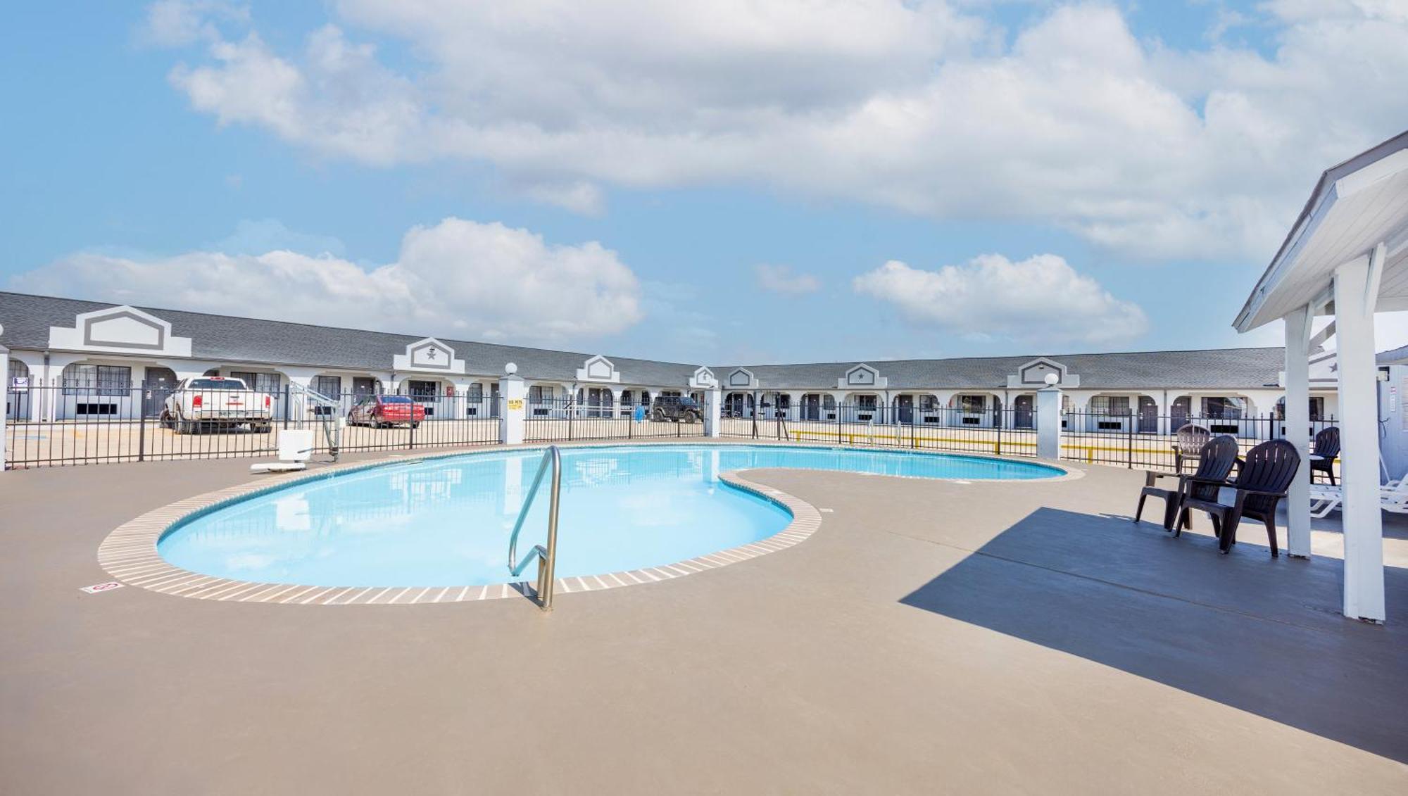 Executive Inn Hondo Exterior photo