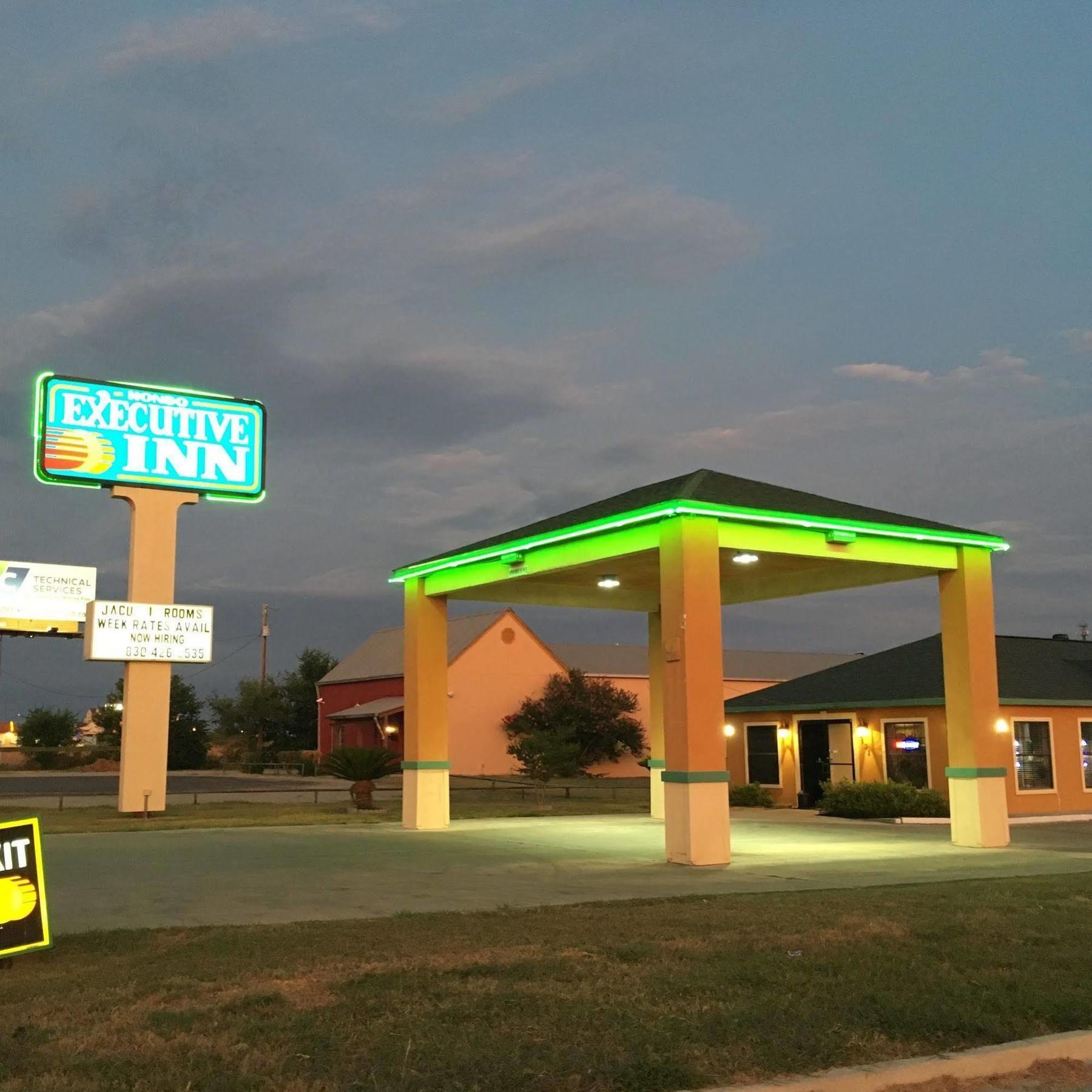 Executive Inn Hondo Exterior photo