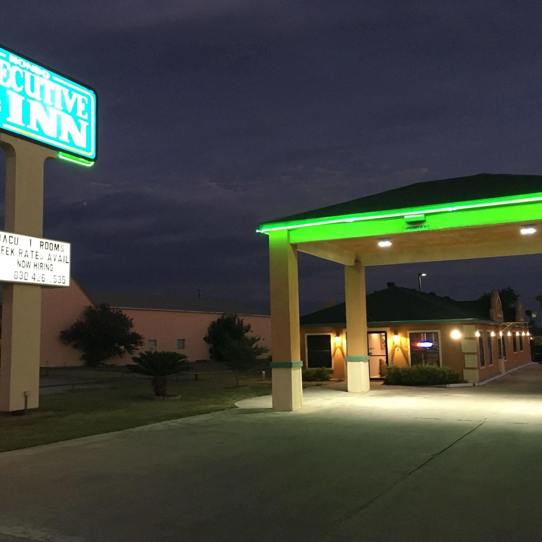 Executive Inn Hondo Exterior photo