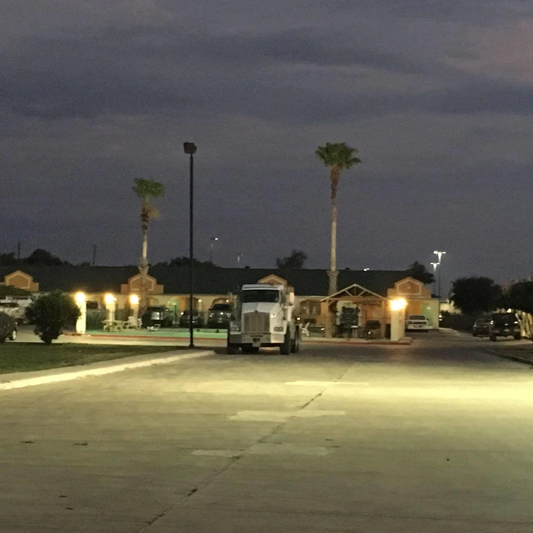 Executive Inn Hondo Exterior photo